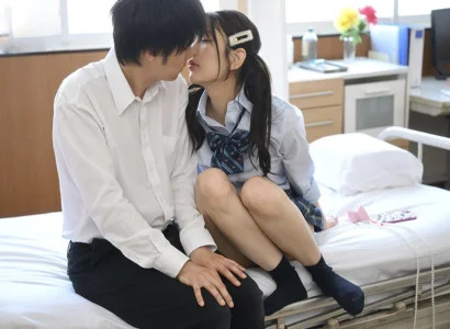 Anh nam sinh yếu đuối bị khoa khôi địt ngay trong lớp
